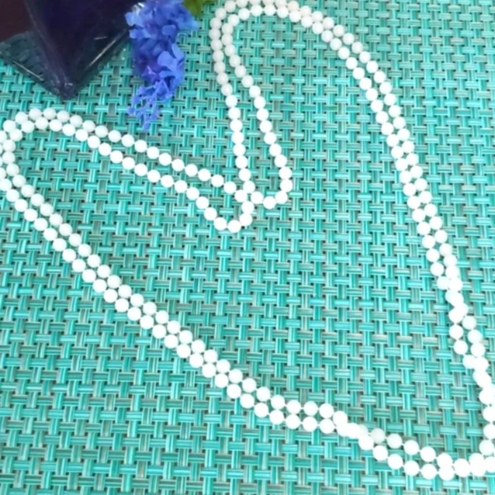 Vintage jewelry strand of faux pearls necklace white long string glam costume - Picture 3 of 7